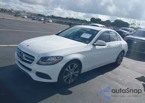 2015 Mercedes-Benz C 300 Luxury/Sport из США, поврежденный, VIN 55SWF4JBXFU064488